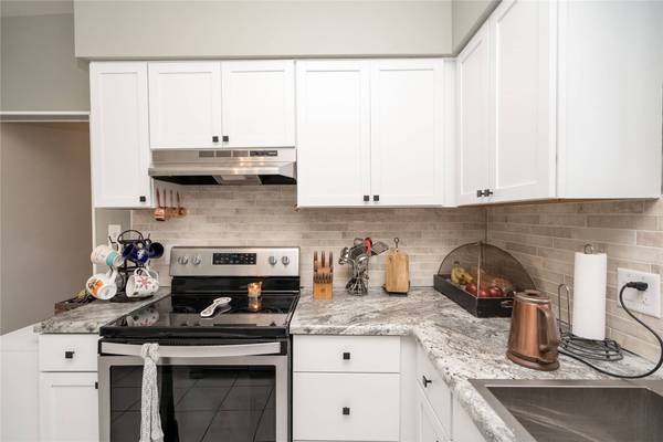 107 E Pleasant View Drive, Des Moines, IA 50315