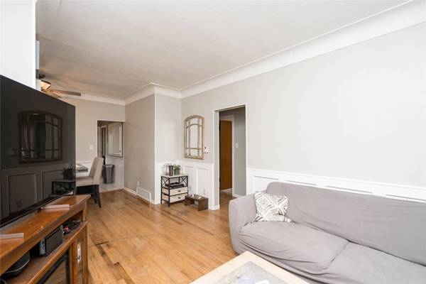 107 E Pleasant View Drive, Des Moines, IA 50315