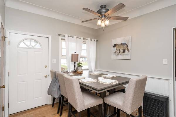 107 E Pleasant View Drive, Des Moines, IA 50315