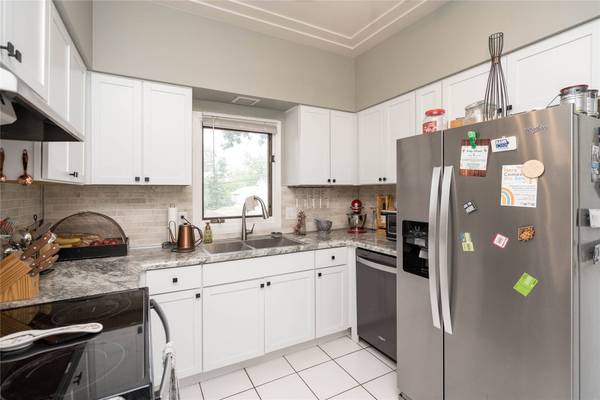 107 E Pleasant View Drive, Des Moines, IA 50315