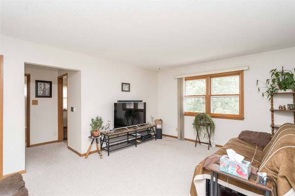 118 E Pleasant View Drive, Des Moines, IA 50315