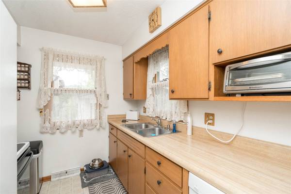 118 E Pleasant View Drive, Des Moines, IA 50315