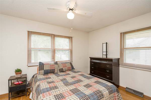 118 E Pleasant View Drive, Des Moines, IA 50315