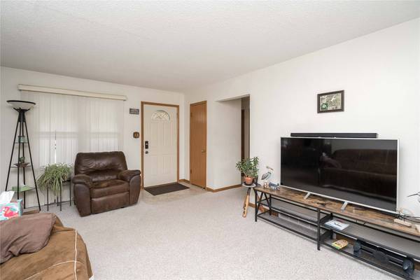 118 E Pleasant View Drive, Des Moines, IA 50315