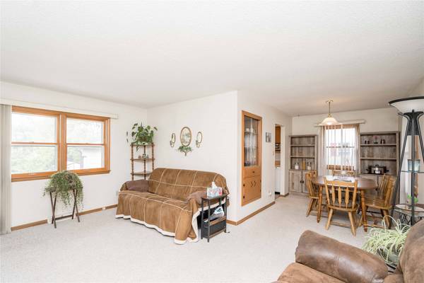 118 E Pleasant View Drive, Des Moines, IA 50315