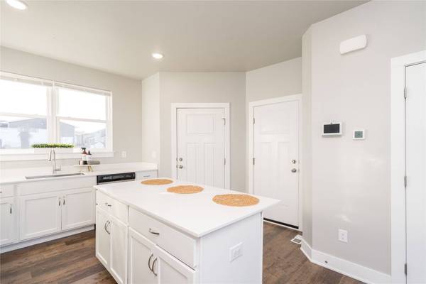 6922 SE 7th Avenue, Pleasant Hill, IA 50327