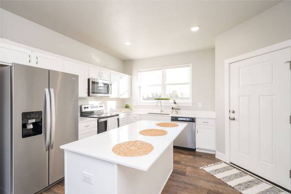 6922 SE 7th Avenue, Pleasant Hill, IA 50327