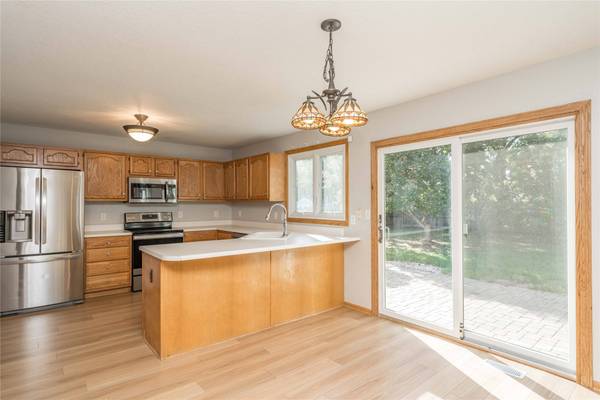 1656 94th Street, West Des Moines, IA 50266