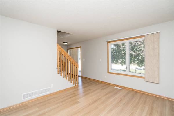 1656 94th Street, West Des Moines, IA 50266