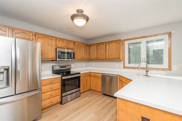 1656 94th Street, West Des Moines, IA 50266