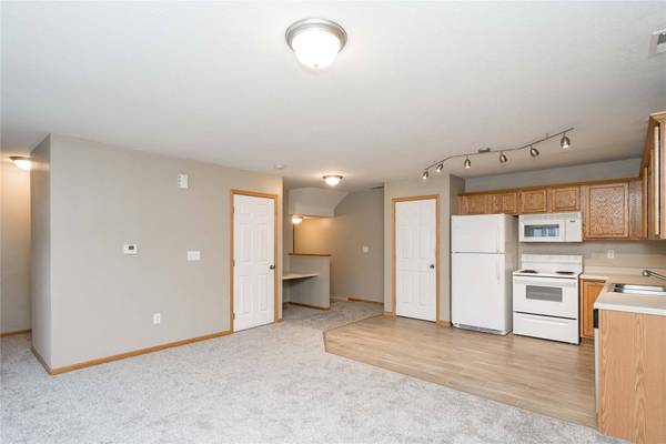 8302 Westown Parkway #10008, West Des Moines, IA 50266