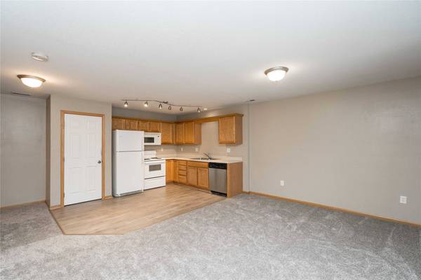 8302 Westown Parkway #10008, West Des Moines, IA 50266