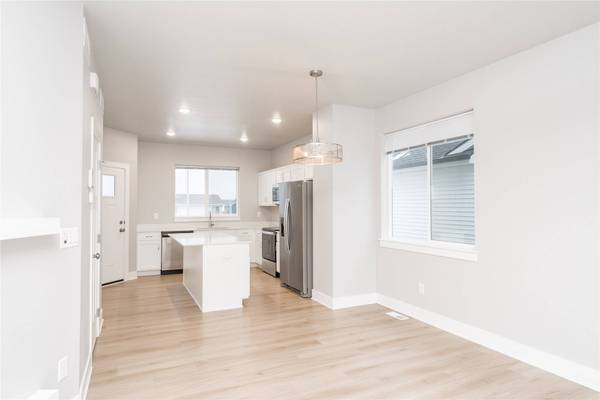 713 NE Oak Ridge Drive, Ankeny, IA 50021