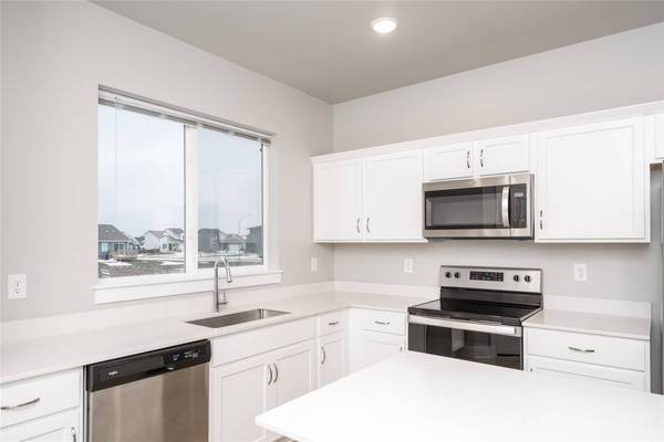 713 NE Oak Ridge Drive, Ankeny, IA 50021