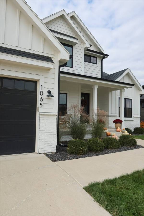 1065 S 100th Street, West Des Moines, IA 50266