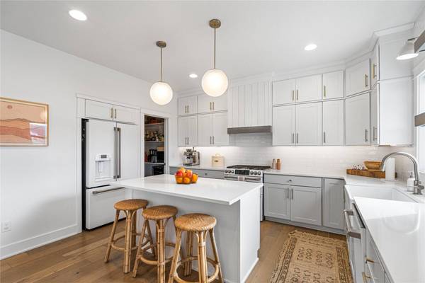 1065 S 100th Street, West Des Moines, IA 50266