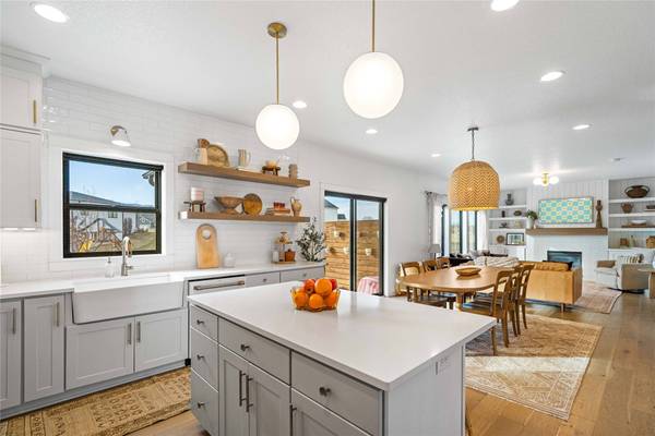 1065 S 100th Street, West Des Moines, IA 50266