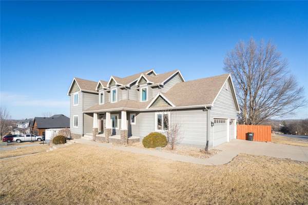 923 S 10th Street, Adel, IA 50003
