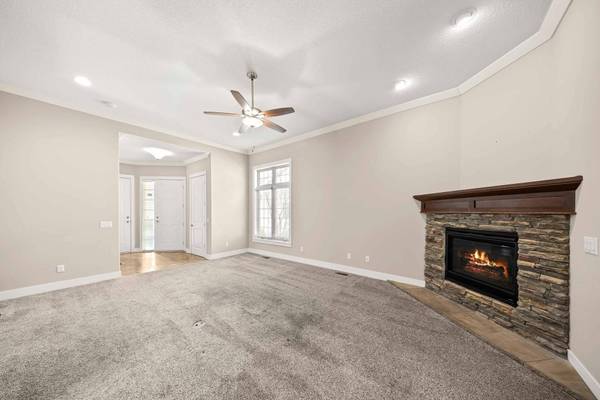 645 65th Place #129, West Des Moines, IA 50266