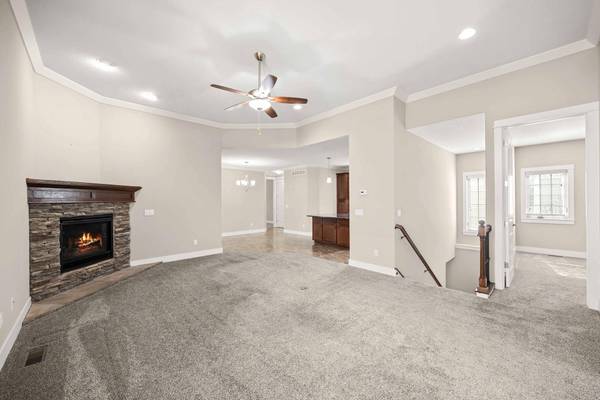 645 65th Place #129, West Des Moines, IA 50266