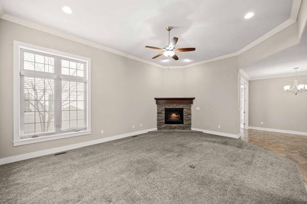 645 65th Place #129, West Des Moines, IA 50266