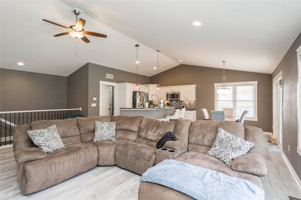 3548 E Highview Drive, Des Moines, IA 50320