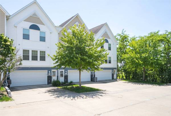 1243 SE Village View Lane, Ankeny, IA 50021