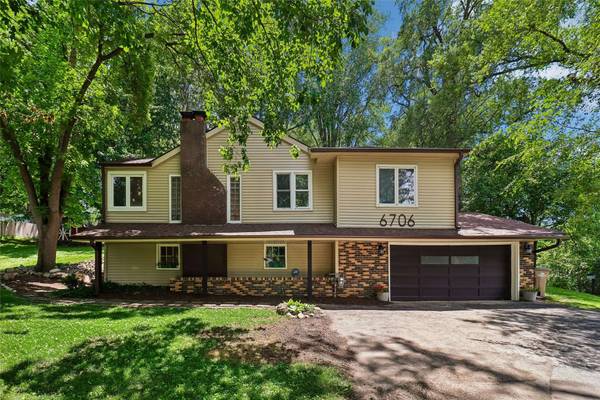 6706 Washington Avenue, Windsor Heights, IA 50324