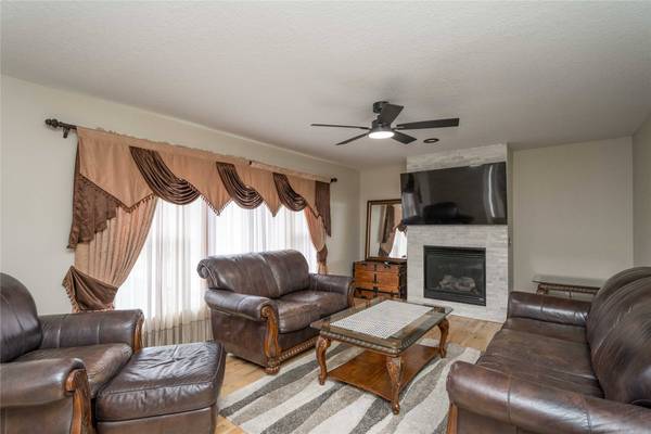 909 SE 5th Street, Ankeny, IA 50021