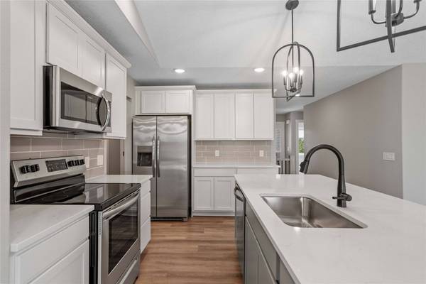 6646 NE 9th Court, Des Moines, IA 50313