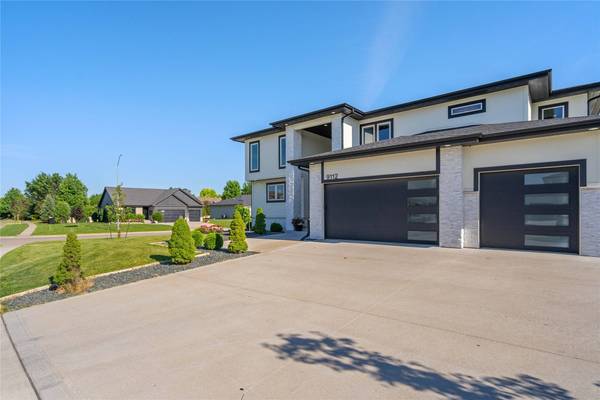 9112 Abram Drive, West Des Moines, IA 50266