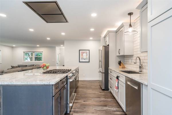 212 Pleasant View Drive, Des Moines, IA 50315