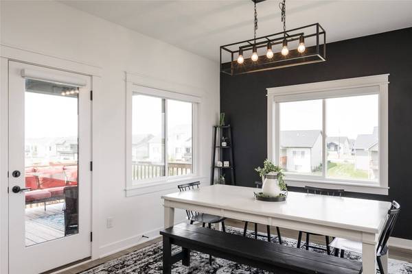2609 Blooming Heights Drive, Norwalk, IA 50211