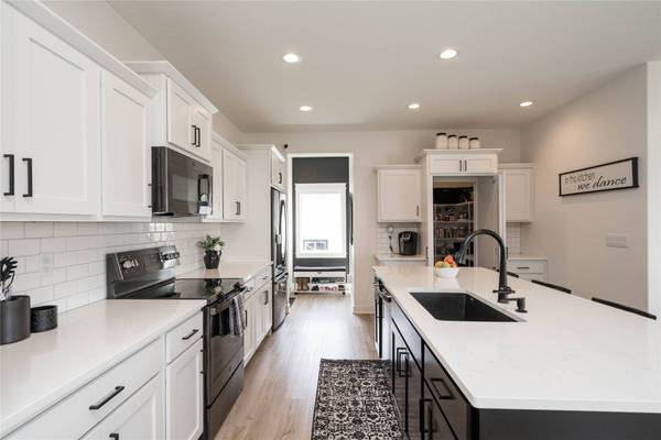 2609 Blooming Heights Drive, Norwalk, IA 50211