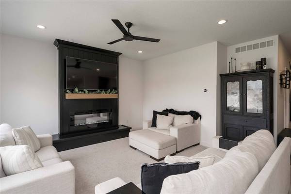 2609 Blooming Heights Drive, Norwalk, IA 50211