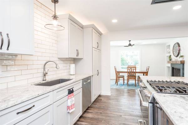 212 Pleasant View Drive, Des Moines, IA 50315