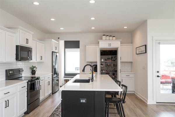 2609 Blooming Heights Drive, Norwalk, IA 50211