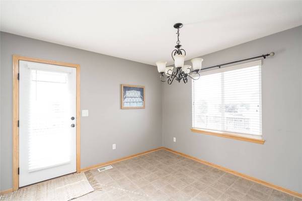 5204 NE Briarwood Drive, Ankeny, IA 50021