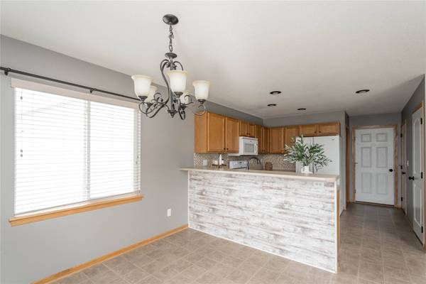 5204 NE Briarwood Drive, Ankeny, IA 50021