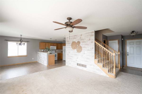 5204 NE Briarwood Drive, Ankeny, IA 50021
