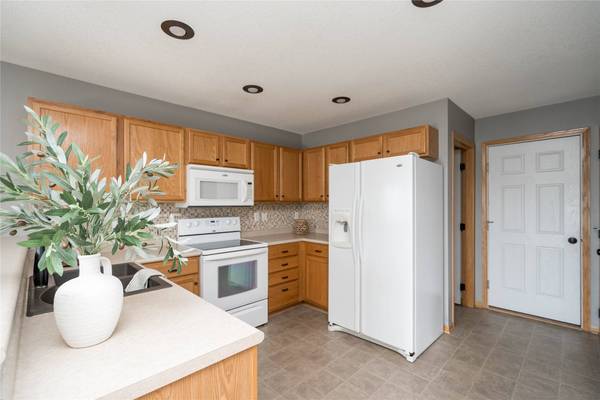 5204 NE Briarwood Drive, Ankeny, IA 50021