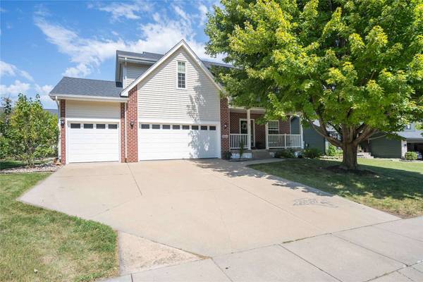 3906 NW Seasons Court
