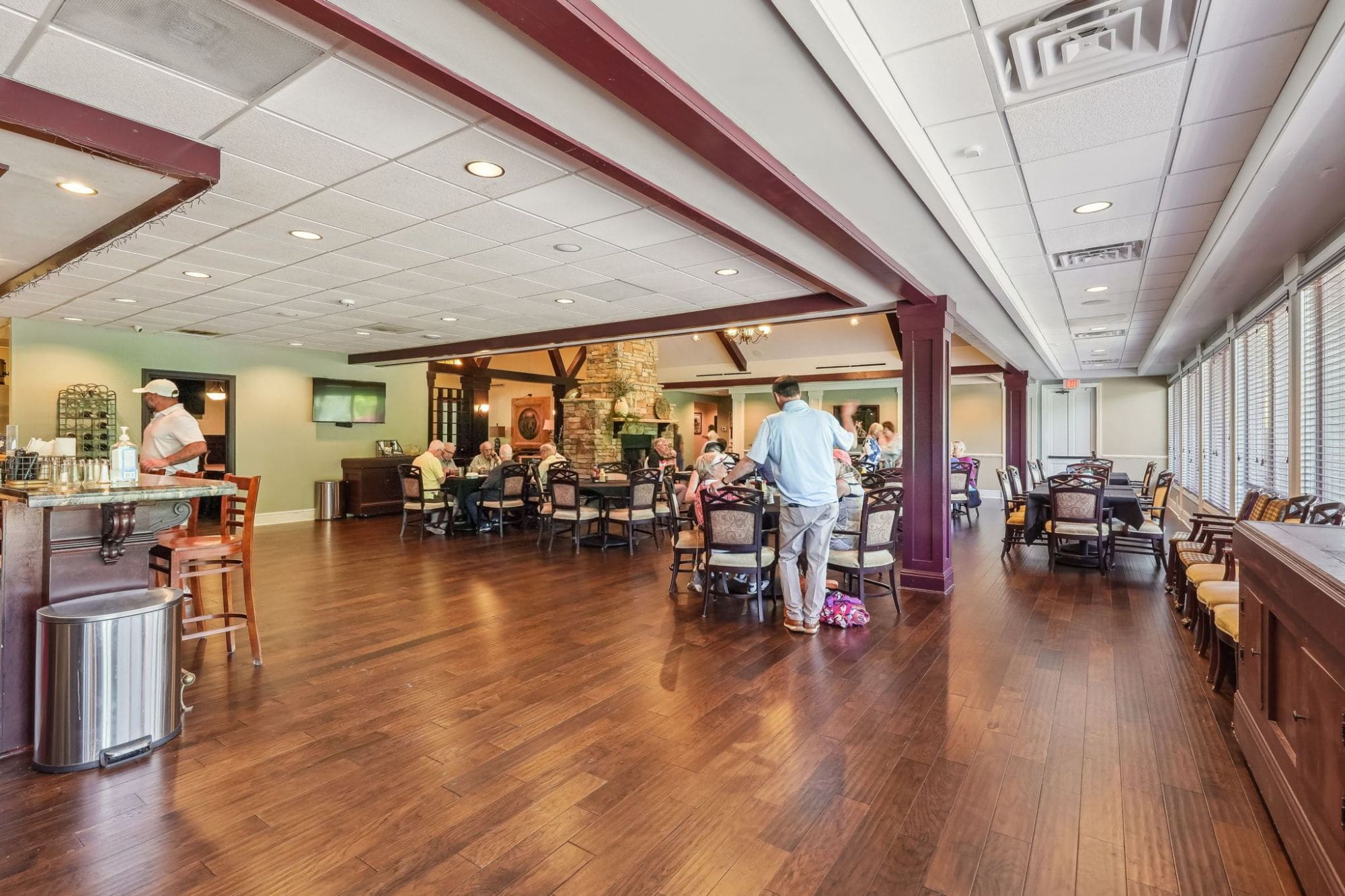 Achasta grill interior photo