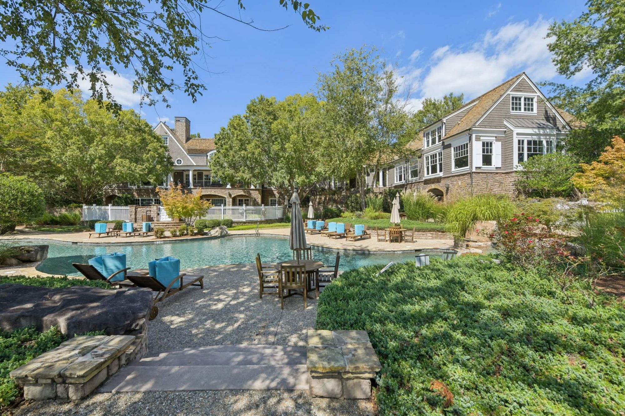 Lakeside lifestyle in Gainesville GA on Lake Lanier