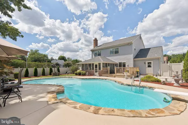 12 DEVONSHIRE RD, Mount Laurel, NJ 08054