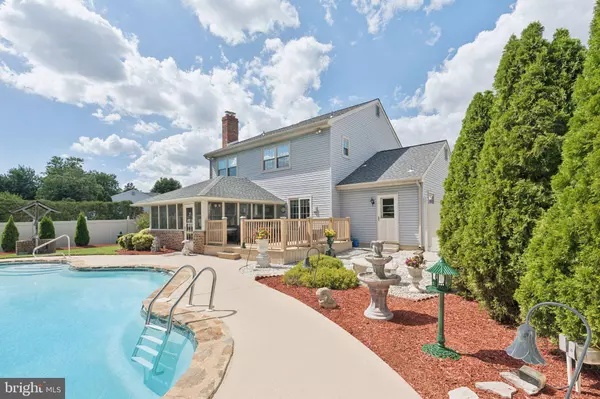 12 DEVONSHIRE RD, Mount Laurel, NJ 08054