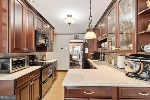 12 DEVONSHIRE RD, Mount Laurel, NJ 08054