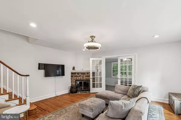 92 W PLUMSTEAD AVE, Lansdowne, PA 19050