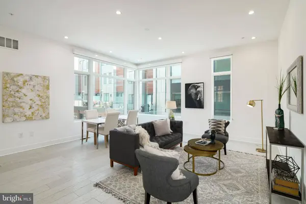 142R S FRONT ST, Philadelphia, PA 19106