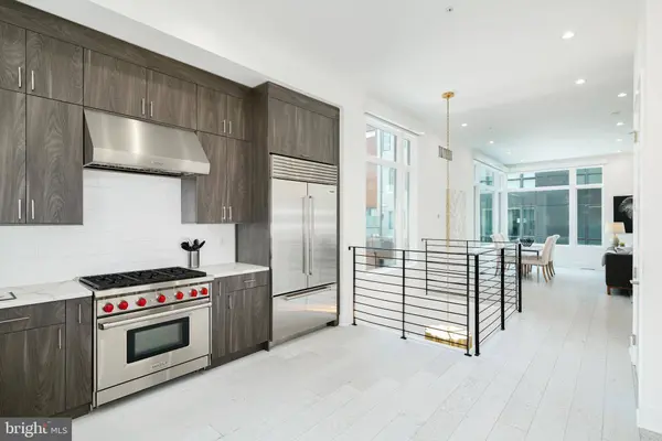 142R S FRONT ST, Philadelphia, PA 19106